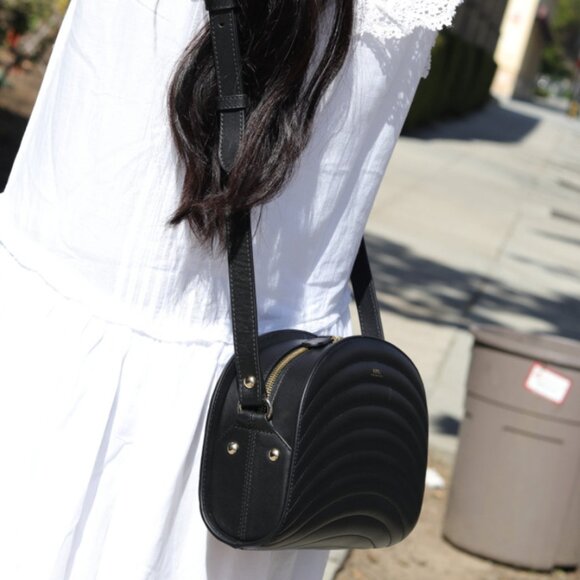 BNWT – Slightly Imperfect [A.P.C. Half Moon Embossed Bag] (#7) - Picture 13 of 13